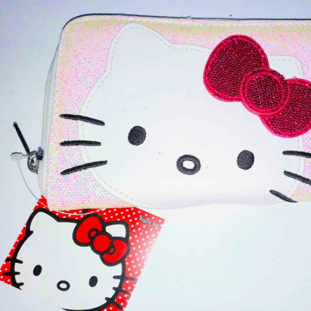 HELLO KITTY WALLET (COLOR: WHITE) BY:SANRIO